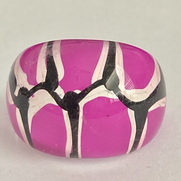 Vintage Lucite Acrylic Ring Size 7 Retro Abstract Hand Painted Purple BlackWhite - Picture 4 of 11